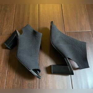 NWOT - Black Women's Heeled Shoes